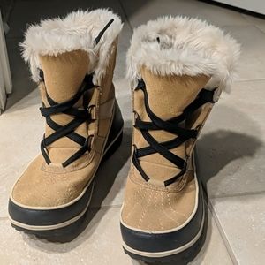 Sorel boots (8.5), lightly worn, great condition